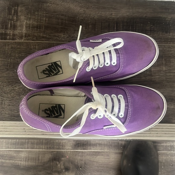 Vans - Picture 3 of 9